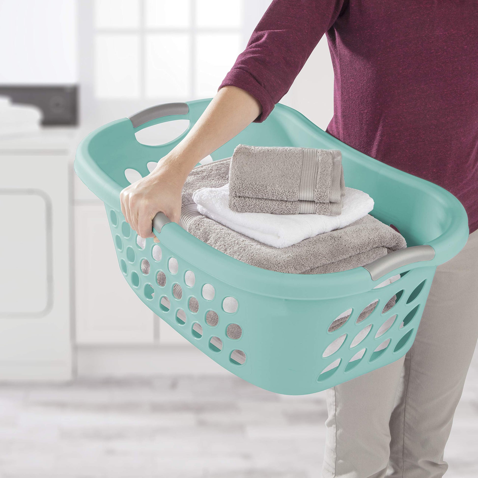 STERILITE 12107906 1.25 Bushel Hiphold Laundry Basket